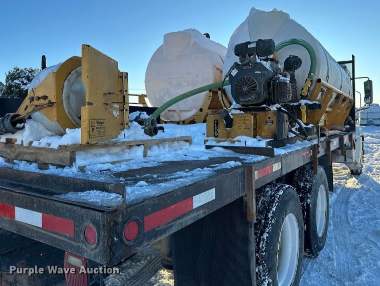 image for item ER5059 2000 Freightliner CC Conventional flatbed truck