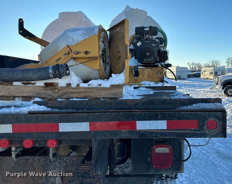 image for item ER5059 2000 Freightliner CC Conventional flatbed truck