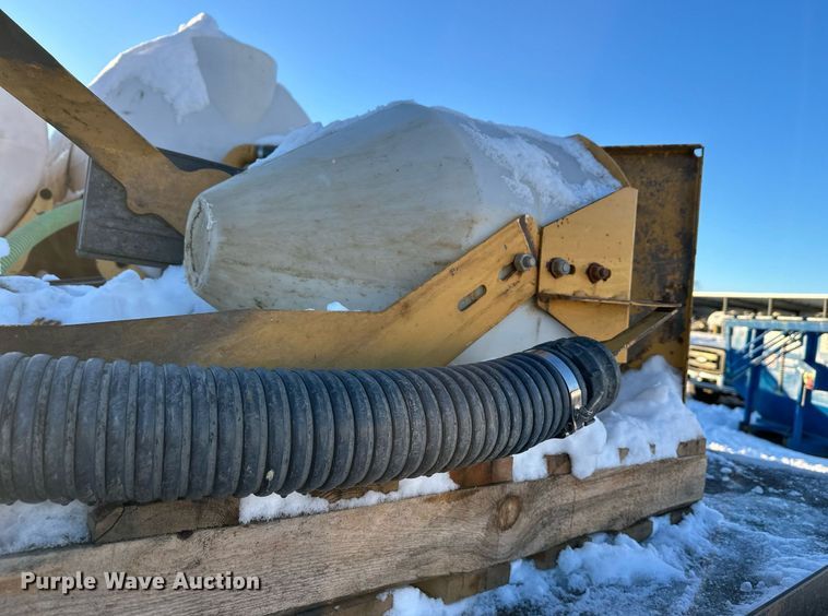 image for item ER5059 2000 Freightliner CC Conventional flatbed truck