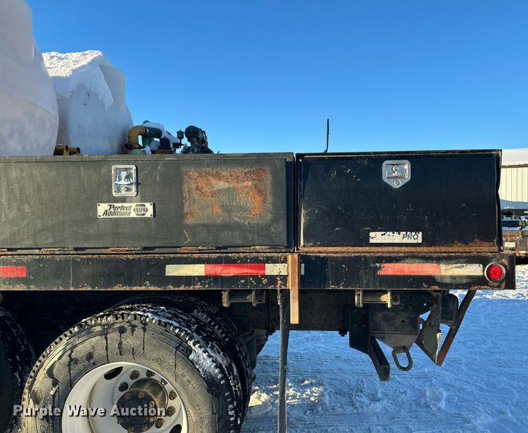 image for item ER5059 2000 Freightliner CC Conventional flatbed truck