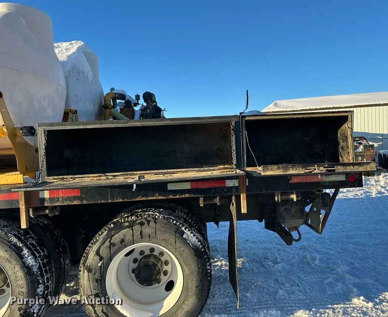 image for item ER5059 2000 Freightliner CC Conventional flatbed truck