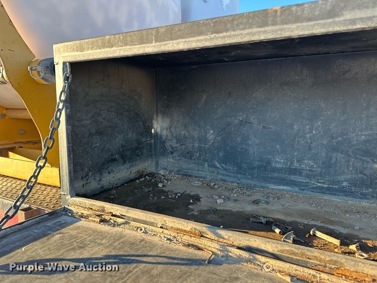 image for item ER5059 2000 Freightliner CC Conventional flatbed truck