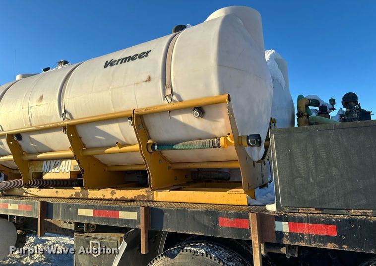 image for item ER5059 2000 Freightliner CC Conventional flatbed truck