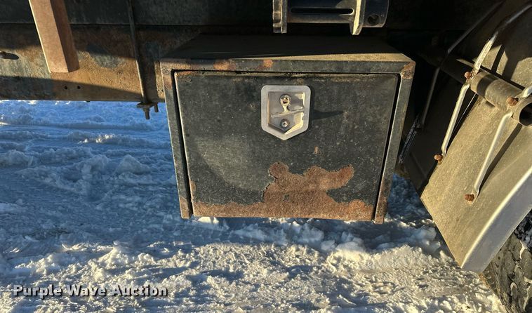 image for item ER5059 2000 Freightliner CC Conventional flatbed truck