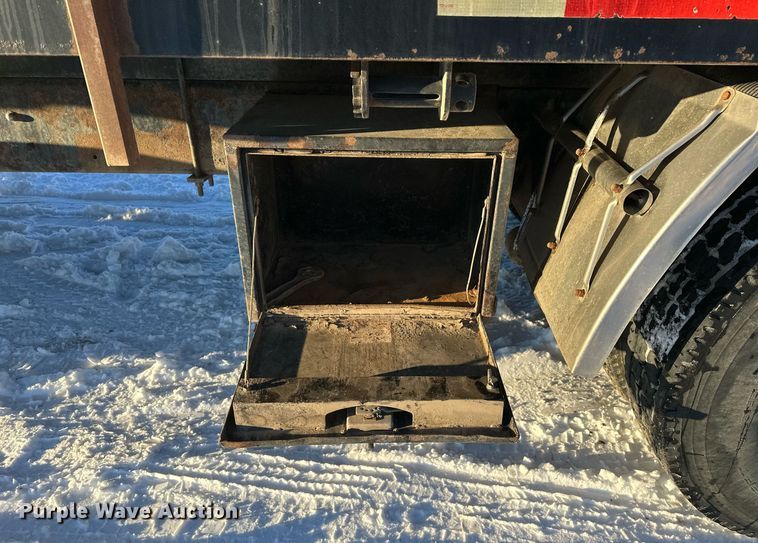 image for item ER5059 2000 Freightliner CC Conventional flatbed truck