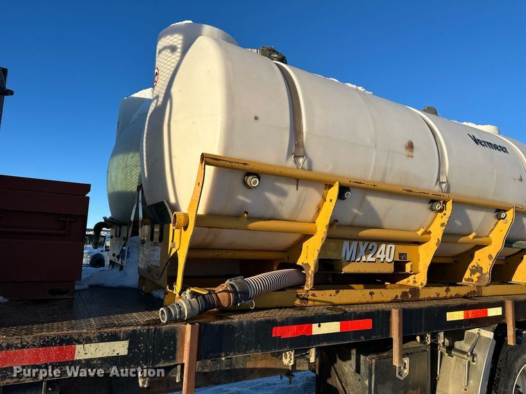 image for item ER5059 2000 Freightliner CC Conventional flatbed truck