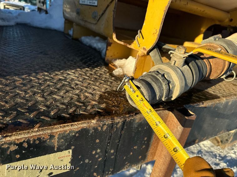 image for item ER5059 2000 Freightliner CC Conventional flatbed truck