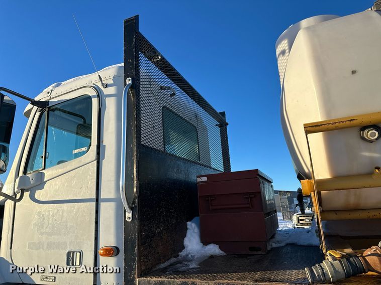 image for item ER5059 2000 Freightliner CC Conventional flatbed truck