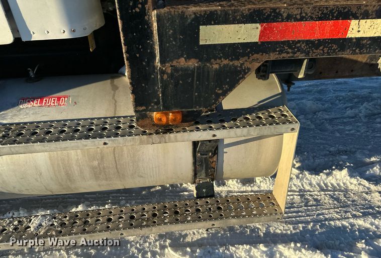 image for item ER5059 2000 Freightliner CC Conventional flatbed truck