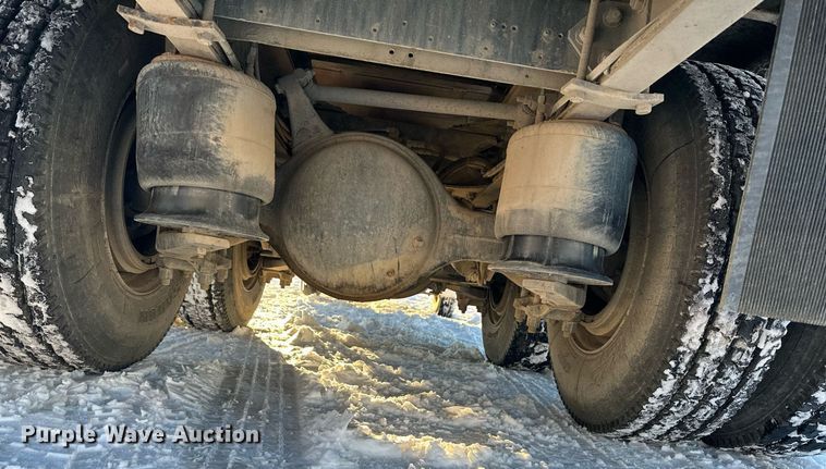 image for item ER5059 2000 Freightliner CC Conventional flatbed truck