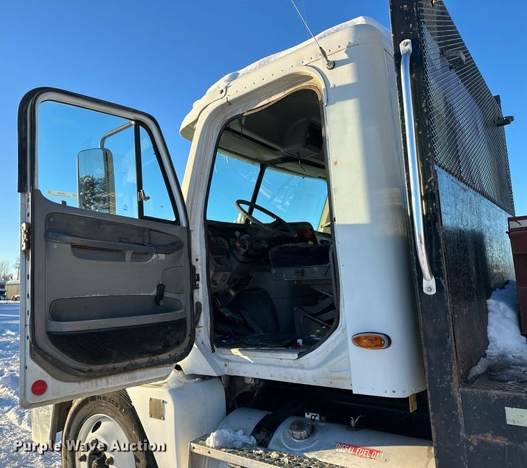 image for item ER5059 2000 Freightliner CC Conventional flatbed truck