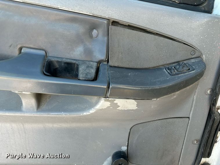 image for item ER5059 2000 Freightliner CC Conventional flatbed truck