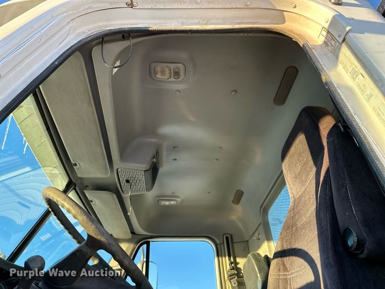 image for item ER5059 2000 Freightliner CC Conventional flatbed truck