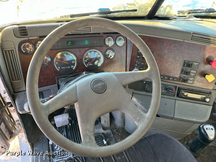 image for item ER5059 2000 Freightliner CC Conventional flatbed truck