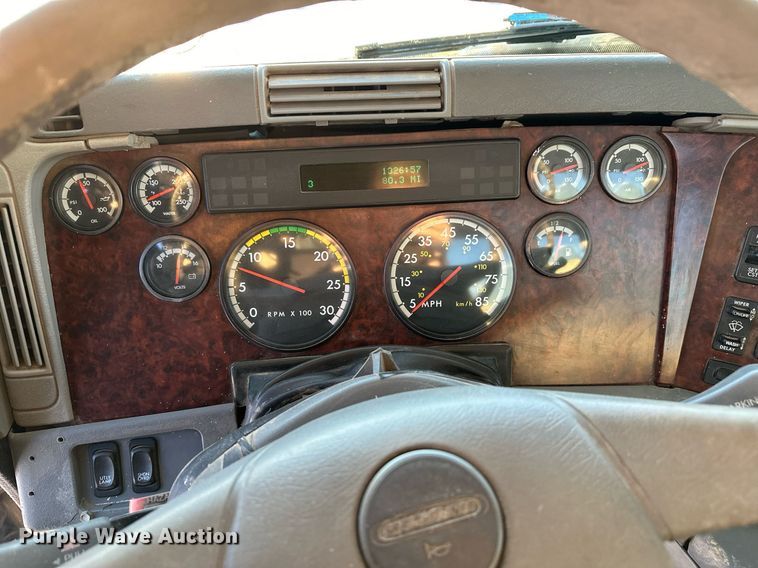 image for item ER5059 2000 Freightliner CC Conventional flatbed truck