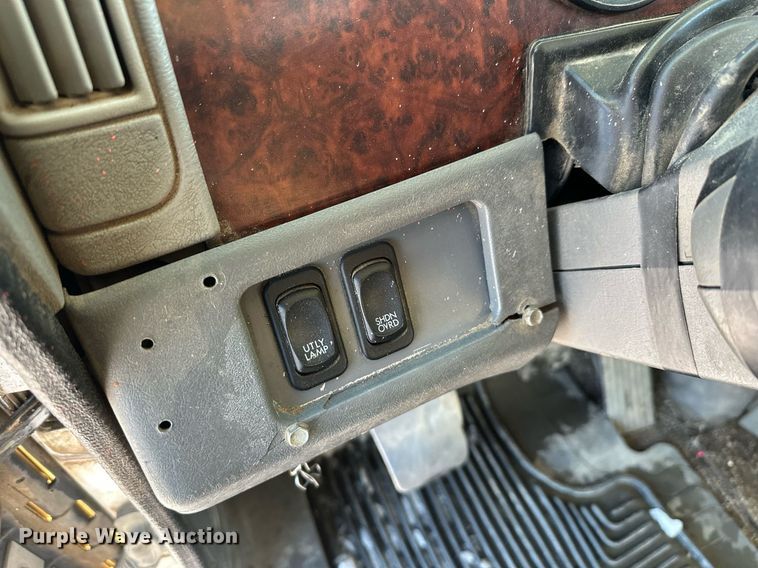 image for item ER5059 2000 Freightliner CC Conventional flatbed truck