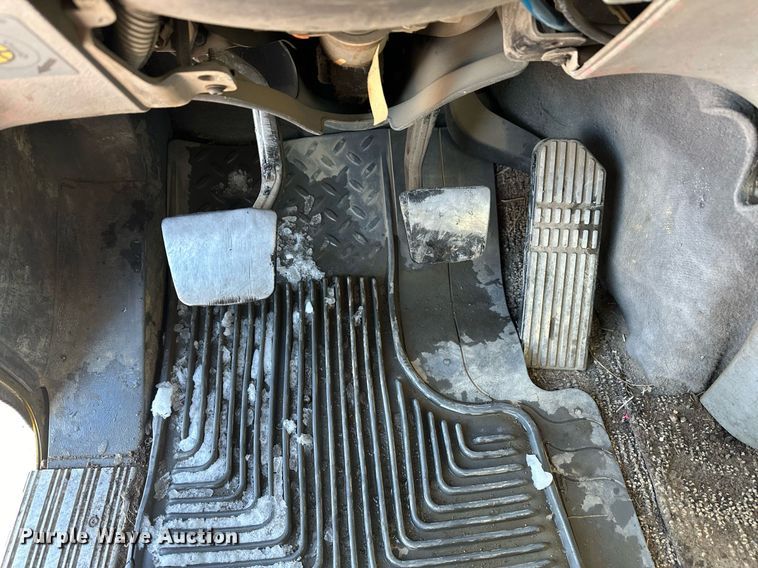 image for item ER5059 2000 Freightliner CC Conventional flatbed truck