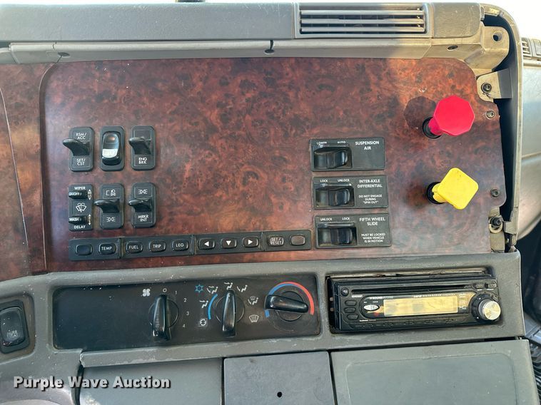 image for item ER5059 2000 Freightliner CC Conventional flatbed truck