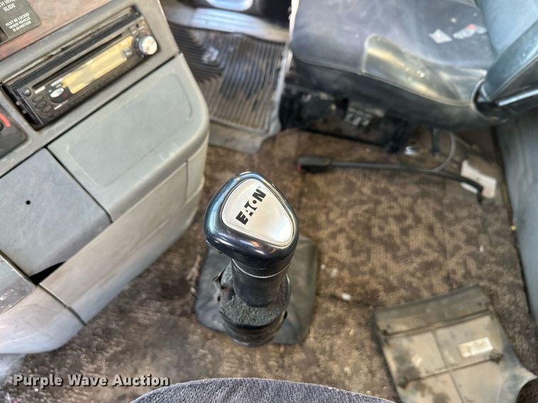 image for item ER5059 2000 Freightliner CC Conventional flatbed truck