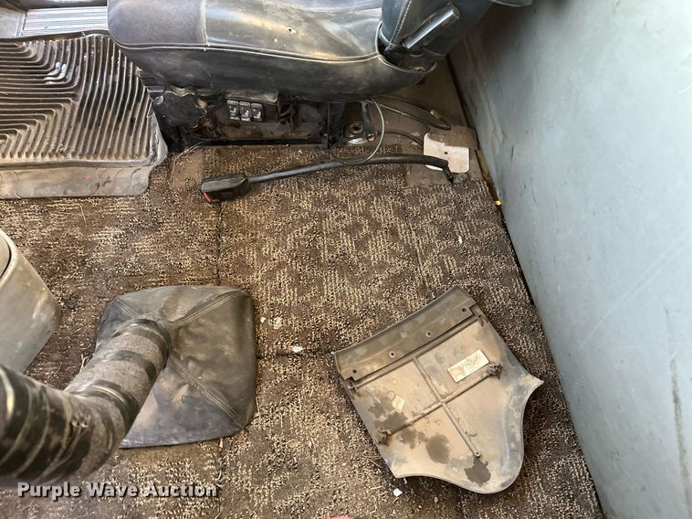 image for item ER5059 2000 Freightliner CC Conventional flatbed truck