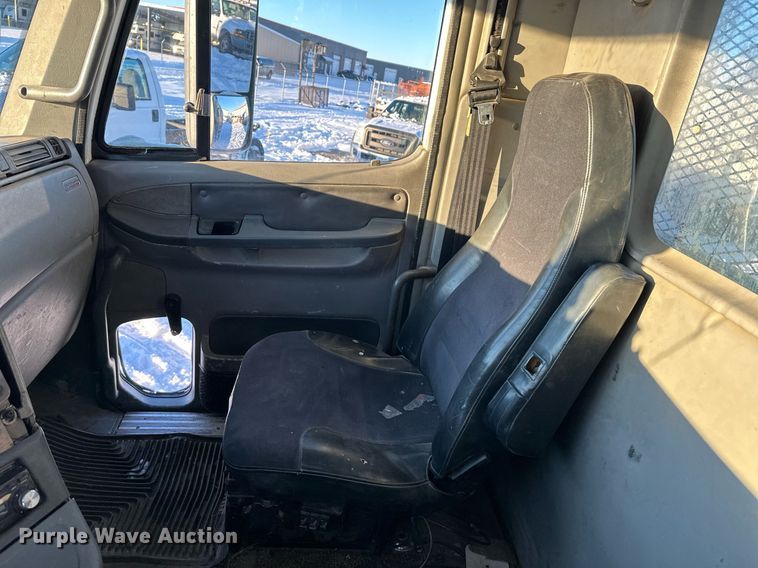 image for item ER5059 2000 Freightliner CC Conventional flatbed truck