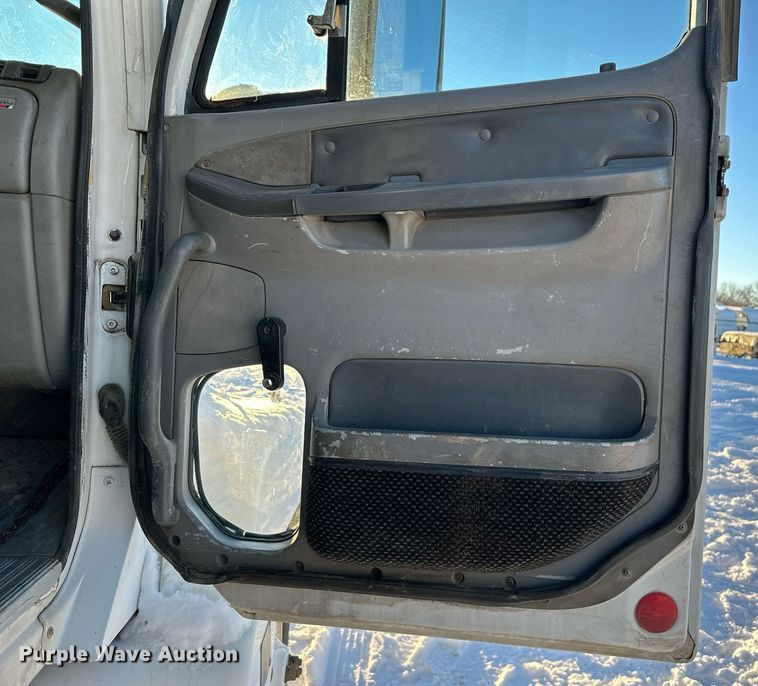 image for item ER5059 2000 Freightliner CC Conventional flatbed truck