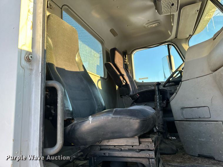 image for item ER5059 2000 Freightliner CC Conventional flatbed truck