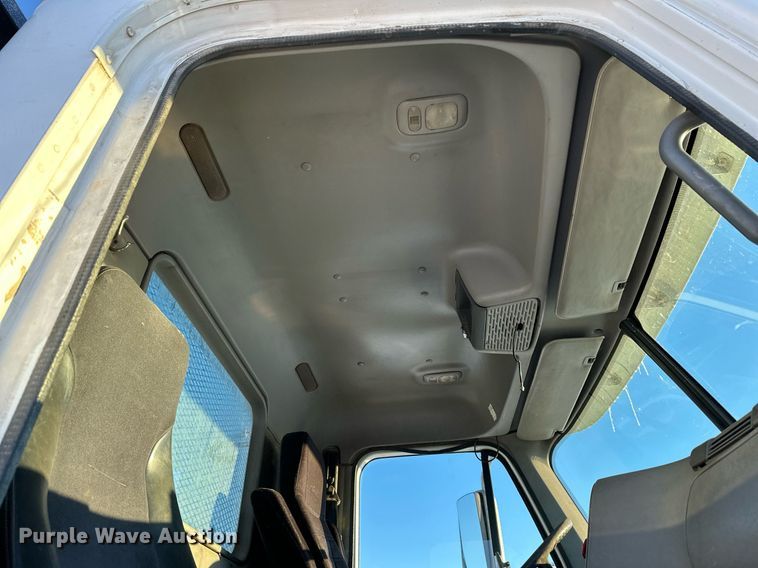 image for item ER5059 2000 Freightliner CC Conventional flatbed truck