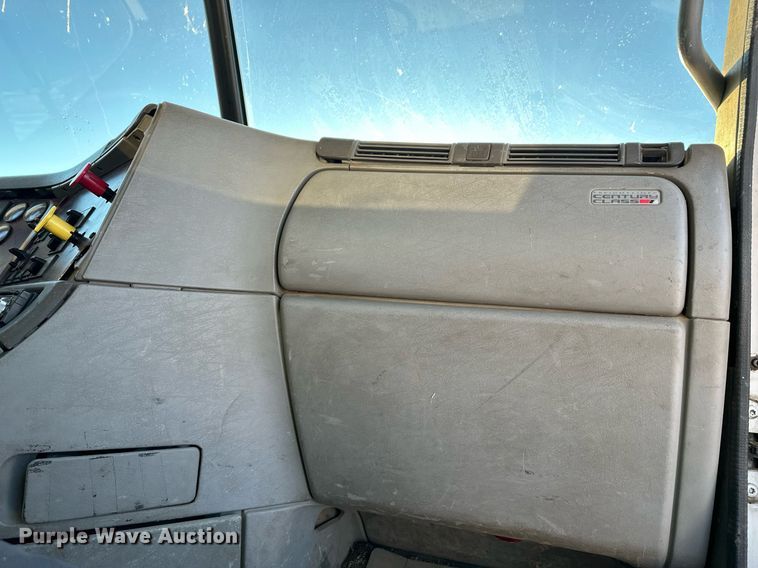 image for item ER5059 2000 Freightliner CC Conventional flatbed truck