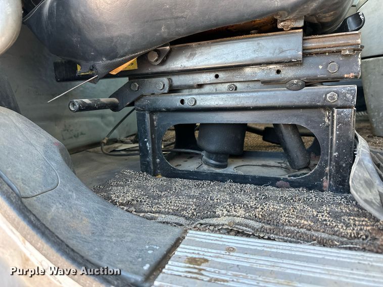 image for item ER5059 2000 Freightliner CC Conventional flatbed truck