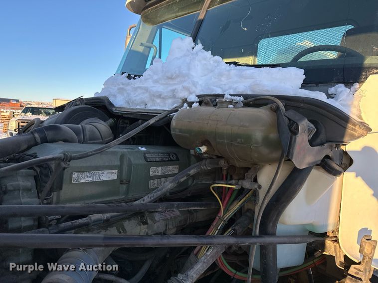 image for item ER5059 2000 Freightliner CC Conventional flatbed truck