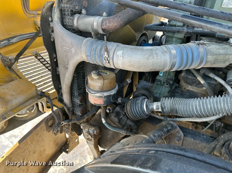 image for item ER5059 2000 Freightliner CC Conventional flatbed truck