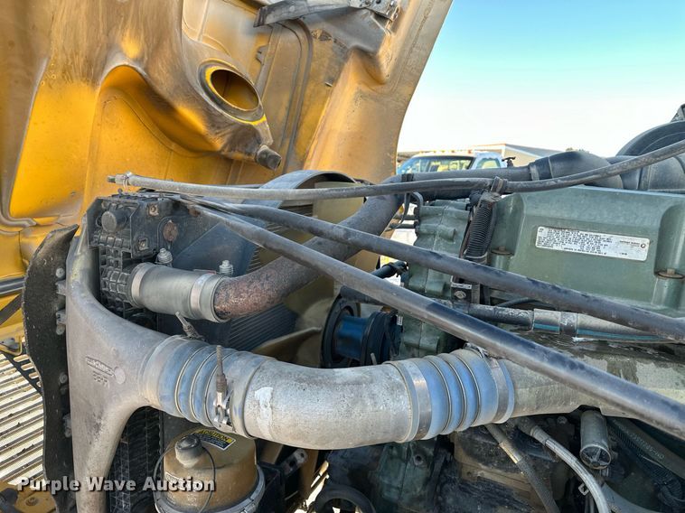 image for item ER5059 2000 Freightliner CC Conventional flatbed truck