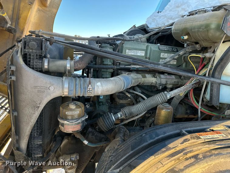 image for item ER5059 2000 Freightliner CC Conventional flatbed truck