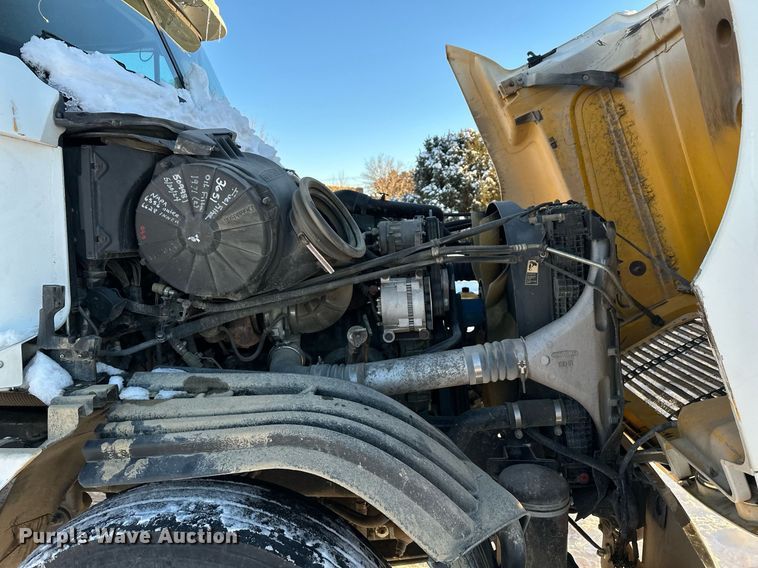 image for item ER5059 2000 Freightliner CC Conventional flatbed truck