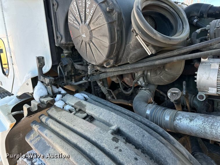 image for item ER5059 2000 Freightliner CC Conventional flatbed truck