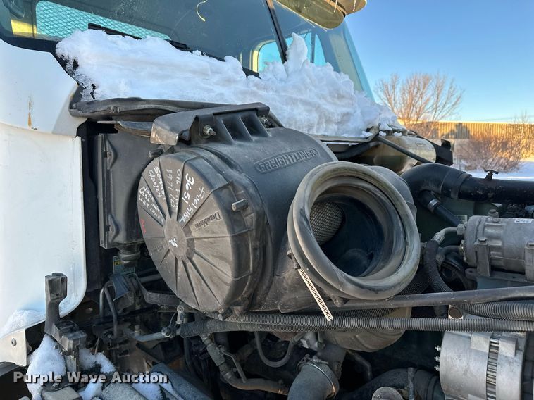 image for item ER5059 2000 Freightliner CC Conventional flatbed truck