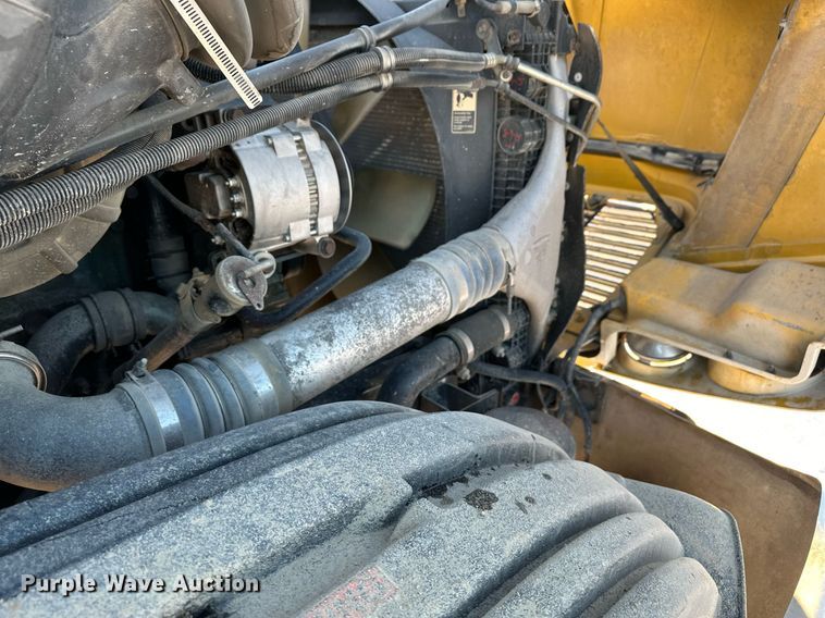 image for item ER5059 2000 Freightliner CC Conventional flatbed truck