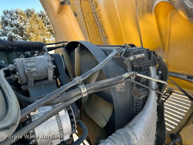 image for item ER5059 2000 Freightliner CC Conventional flatbed truck