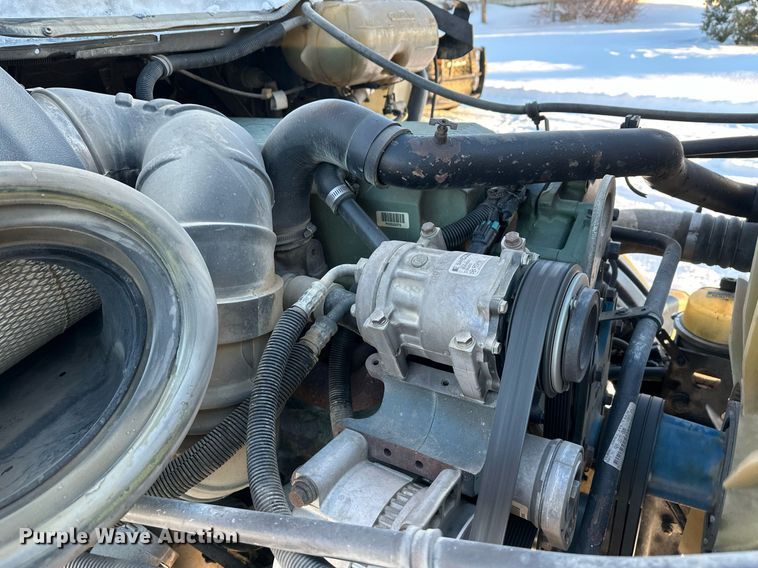 image for item ER5059 2000 Freightliner CC Conventional flatbed truck