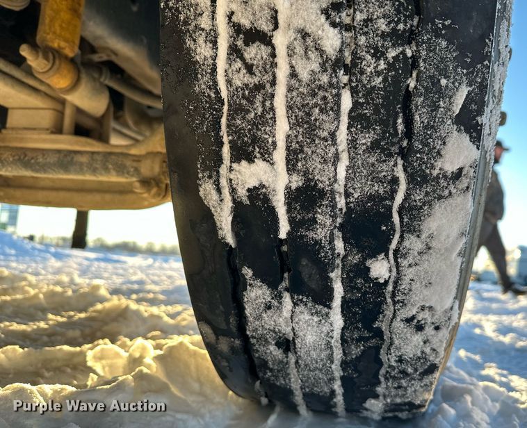 image for item ER5059 2000 Freightliner CC Conventional flatbed truck