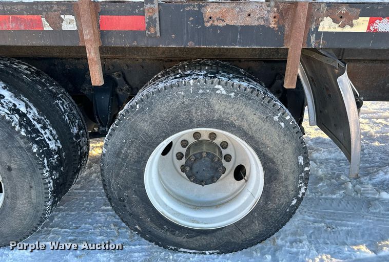 image for item ER5059 2000 Freightliner CC Conventional flatbed truck