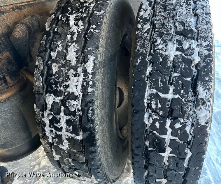 image for item ER5059 2000 Freightliner CC Conventional flatbed truck