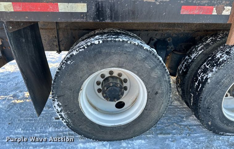 image for item ER5059 2000 Freightliner CC Conventional flatbed truck