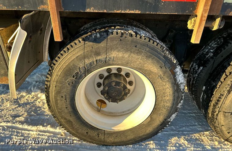 image for item ER5059 2000 Freightliner CC Conventional flatbed truck