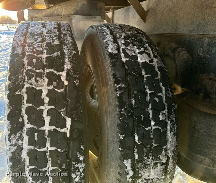 image for item ER5059 2000 Freightliner CC Conventional flatbed truck