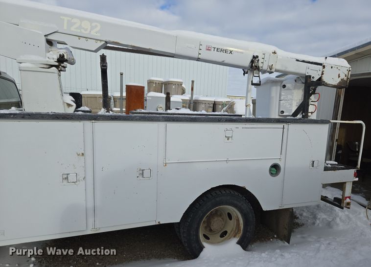 image for item ER5060 1999 Ford F450 Super Duty bucket truck