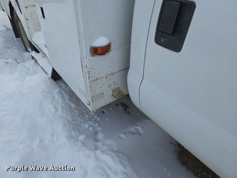 image for item ER5060 1999 Ford F450 Super Duty bucket truck