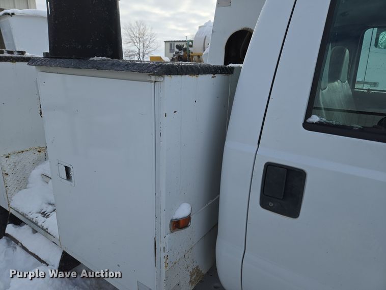 image for item ER5060 1999 Ford F450 Super Duty bucket truck