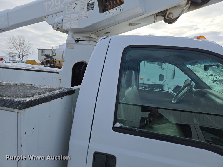 image for item ER5060 1999 Ford F450 Super Duty bucket truck